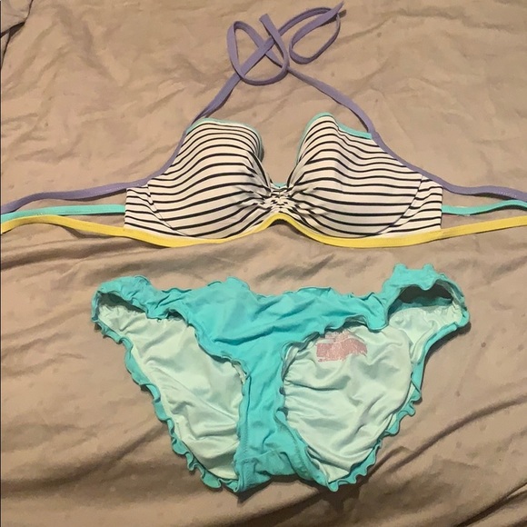 VS Bathing Suit - Top: 36D, Bottom: Large - Picture 1 of 4